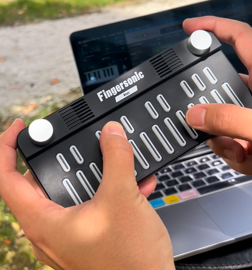 Fingersonic Keys - Smallest MIDI Keyboard Playing Stereo Love
